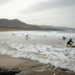 Aprende a surfear en Las Canteras, el paraíso del surf en Gran Canaria