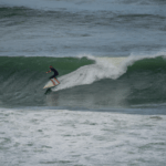 Descubre las mejores olas del Mediterráneo para surfear en Jávea