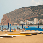 Surfea con estilo en las mejores escuelas de surf de la Costa Blanca