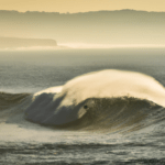 Mejora tu experiencia de surf en Es Trenc: mareas y viento