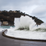 Surf en Ondarreta, San Sebastián: Descubre las olas del paraíso vasco