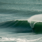 Condiciones ideales para surfear en las playas vascas: características de las olas