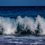 Surf en la Playa de Son Bou: Olas increíbles para todos los niveles