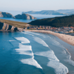 Playa de Pantín: el paraíso para surfistas experimentados en Galicia
