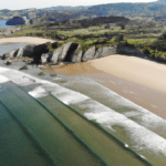 Alquila equipo de surf y disfruta del surf en las mejores playas de Cantabria