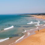 Surf en Cádiz: Playas ideales para surfistas avanzados en la Costa de la Luz