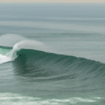Descubre la fascinante historia del surf en Cantabria y sus pioneros