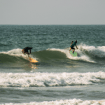 La mejor época para hacer surf en Murcia y disfrutar de sus olas