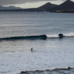 Aprovecha al máximo las mareas para surfear en Las Canteras