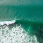El impacto del turismo de surf en Ribamontán al Mar y su efecto en los residentes